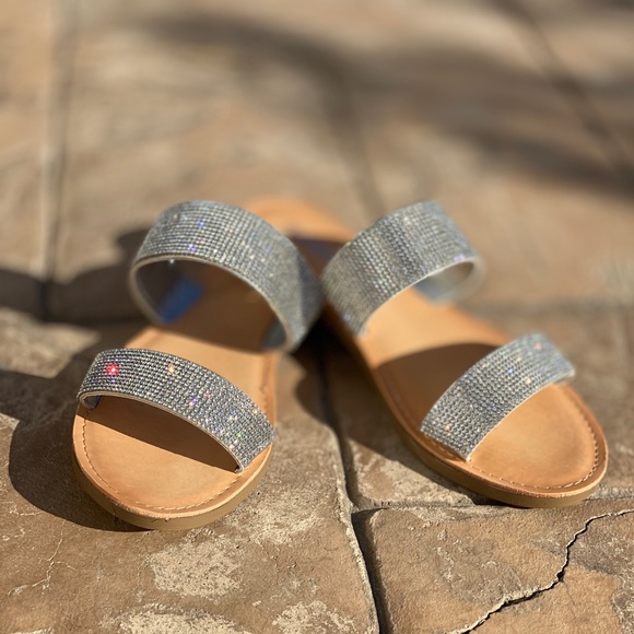 Double strap Clear Rhinstone Sandal - Picture 5 of 8